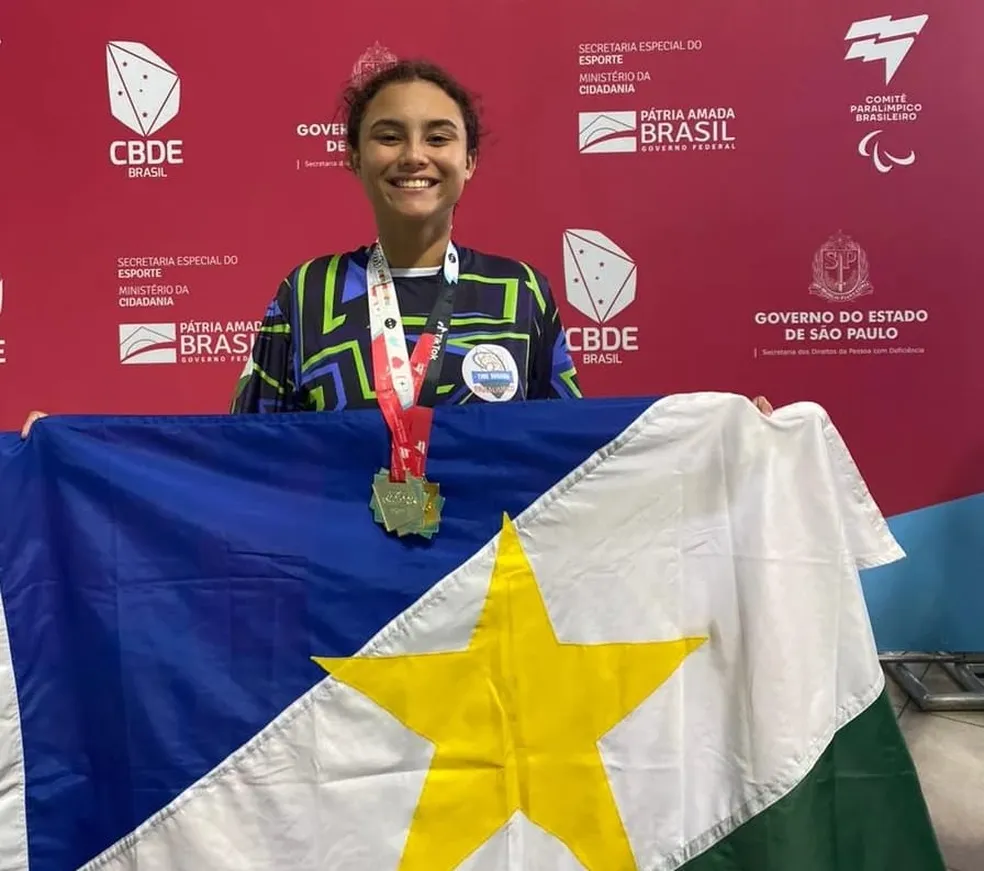 Ana Clara Linhares conquistou três medalhas na natação.