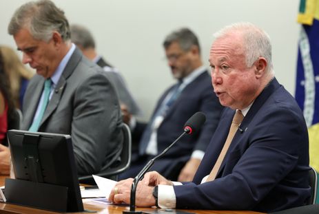 Deputado Paulo Azi lê relatório sobre a PEC 221/2019, que acaba com a jornada 6x1 - Foto: Lula Marques/Agência Brasil.