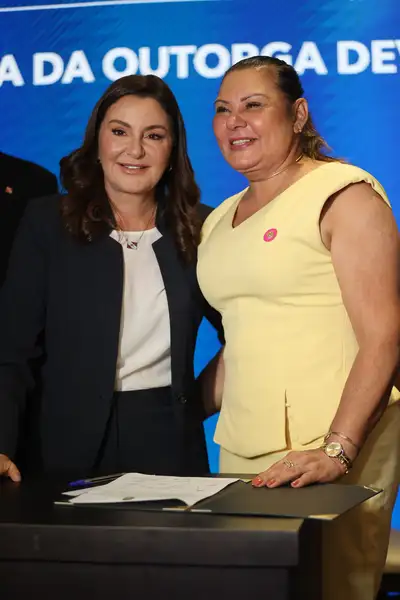 A prefeita de Rio Maria, Márcia Ferreira (à dir.), com a vice-governadora, Hana Ghassan (à esq.) - Foto: Divulgação/Agência Pará