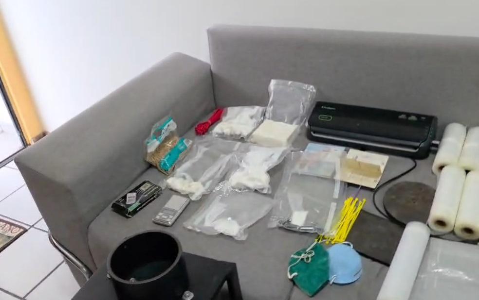 Material encontrado na residência do estadunidense, em Manaus - Foto: Divulgação/PCAM. 